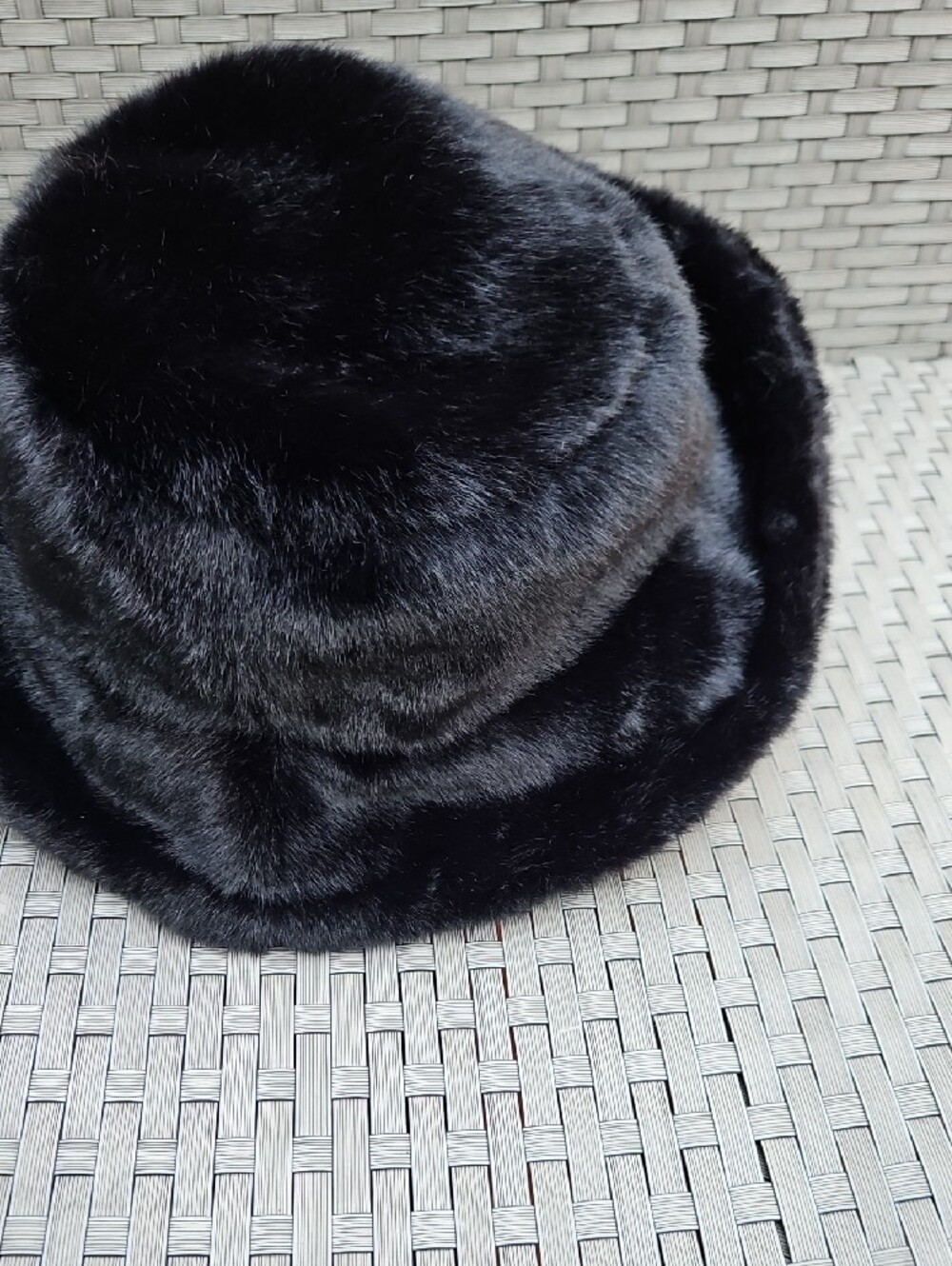 NWOT ASOS Design Black Faux Fur Roll Back Bucket Hat Size M-L - Picture 11 of 16